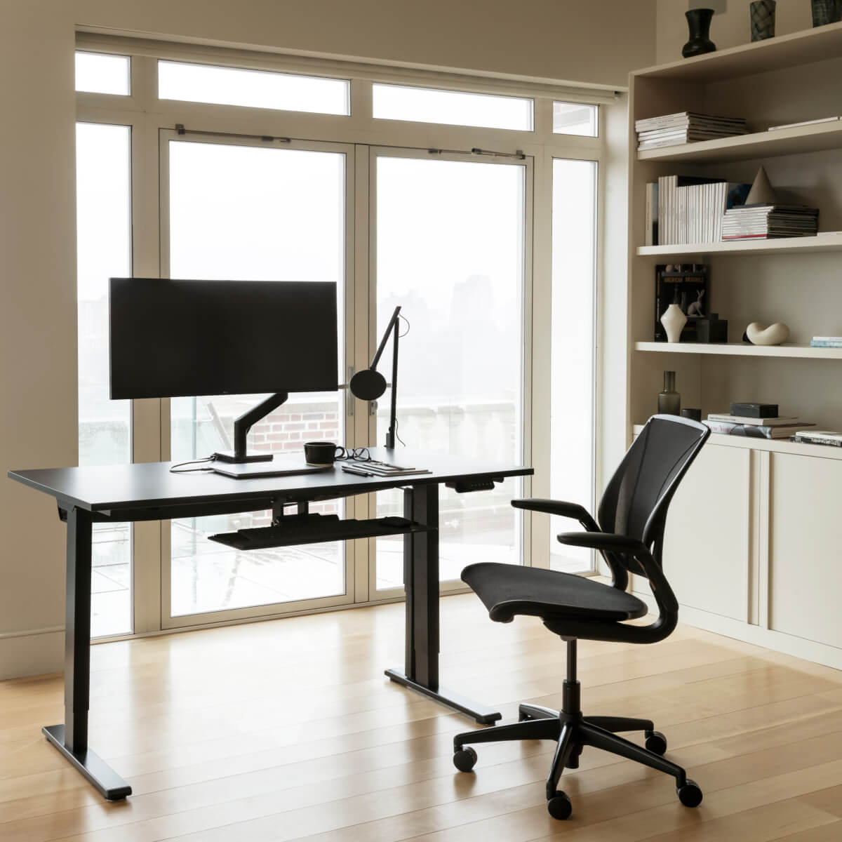 Ergonomischer Bürostuhl World One. Gesund zurücklehnen.