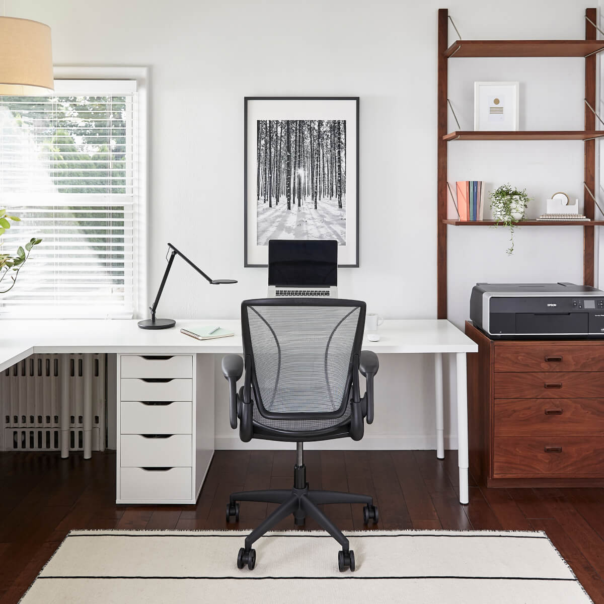 Ergonomischer Bürostuhl World One. Gesund zurücklehnen.